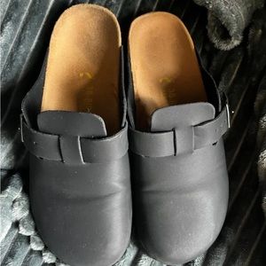 black leather birkenstock size 38. new, they were too small for me.